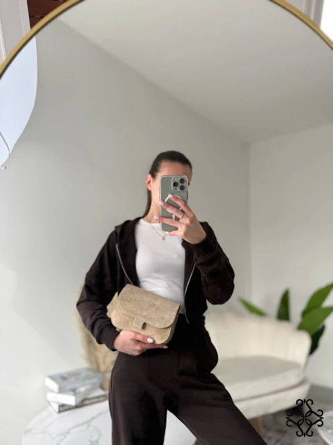taupe.jpg