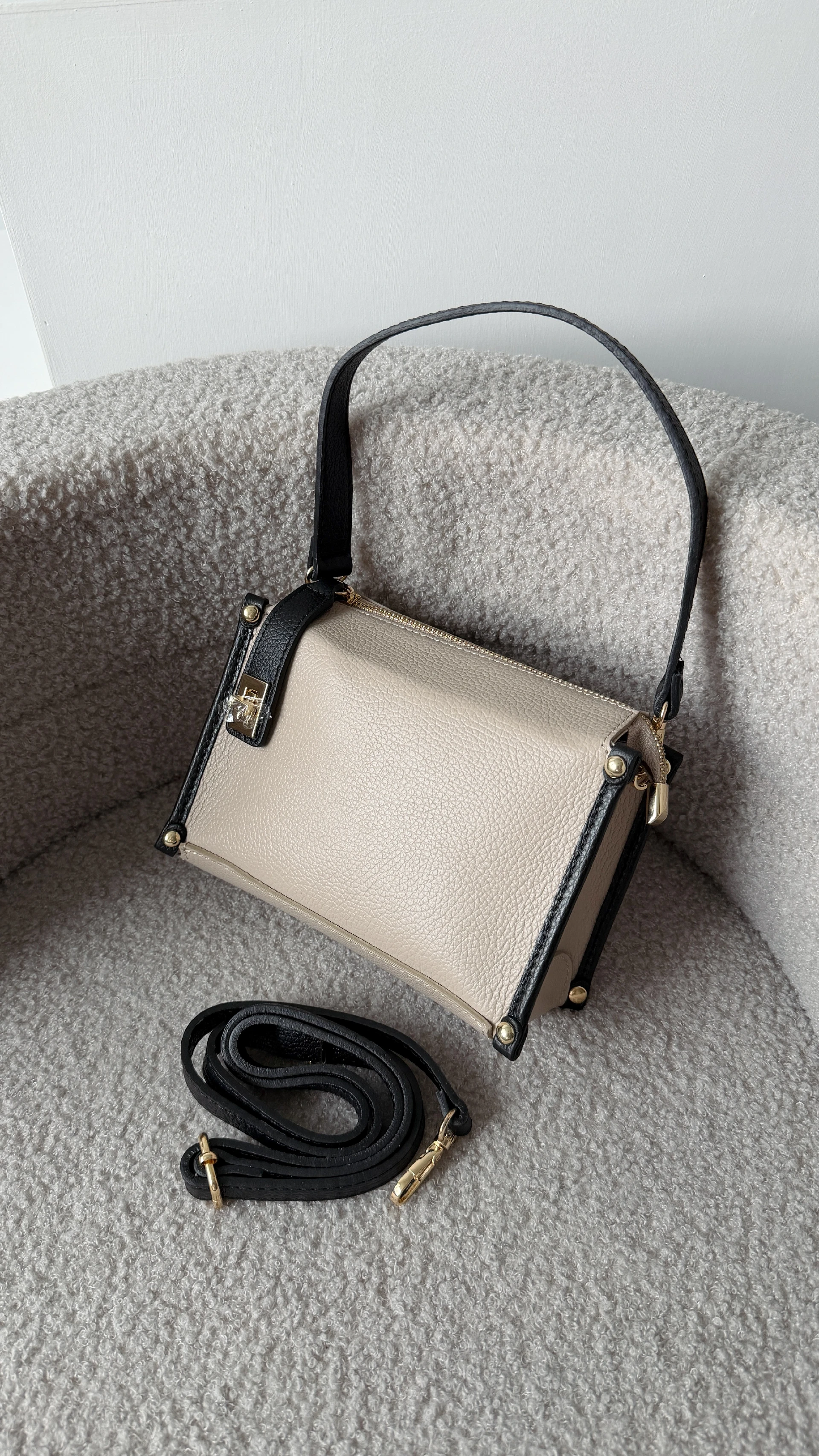 Leather crossbody bag 80518