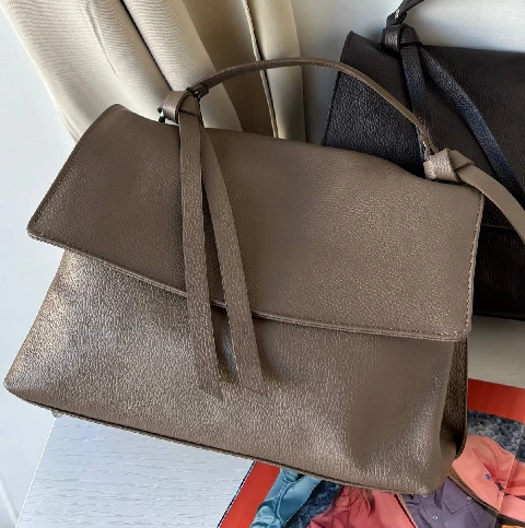 taupe.jpg