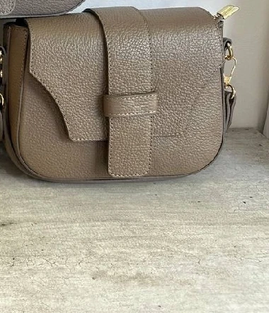 taupe.jpg