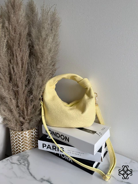 Ādas rokassoma 80520