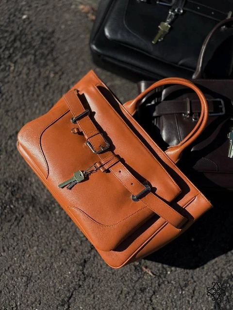 Ādas rokassoma 80350