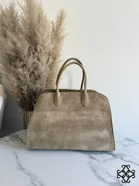 taupe.jpg