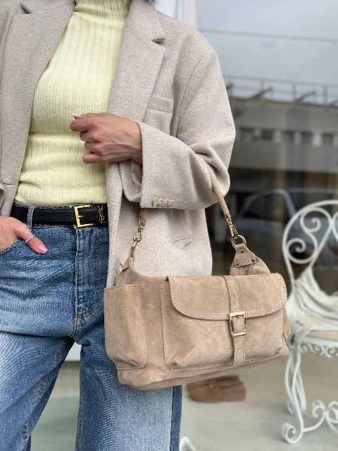 taupe.jpg