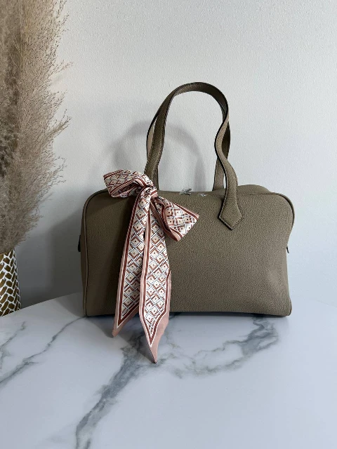 taupe.jpg