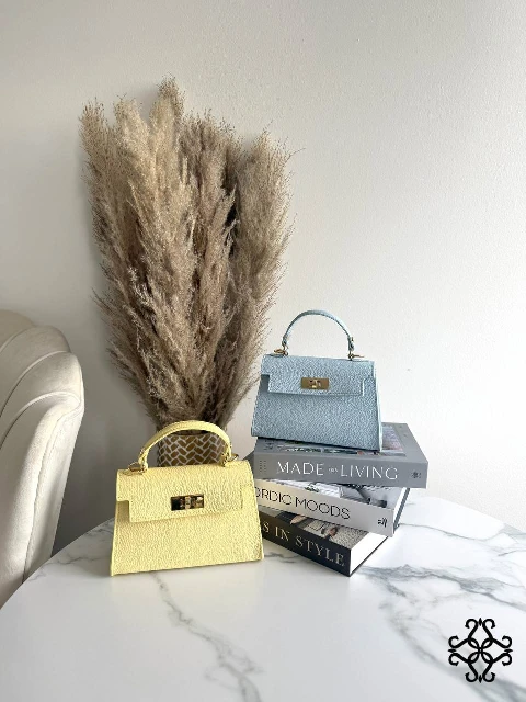 Ādas rokassoma 80500