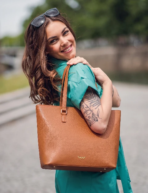 brown_cognac.webp